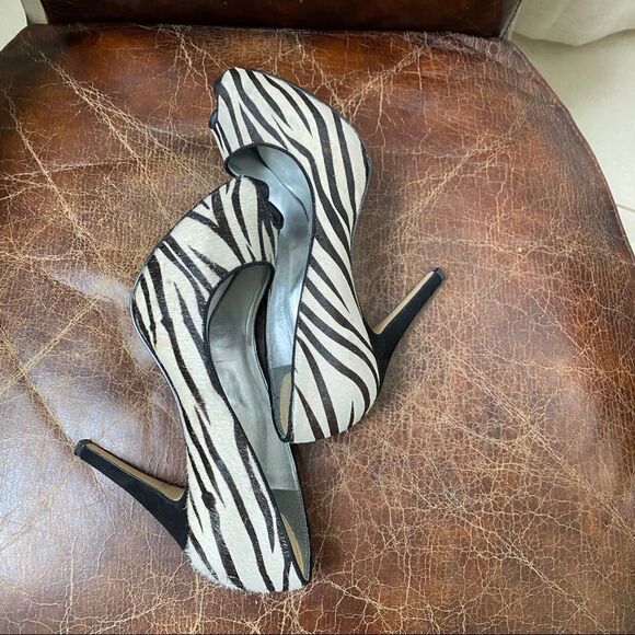 Guess By Marciano Gwmalloryann zebra hairy pumps 8 - Picture 1 of 7